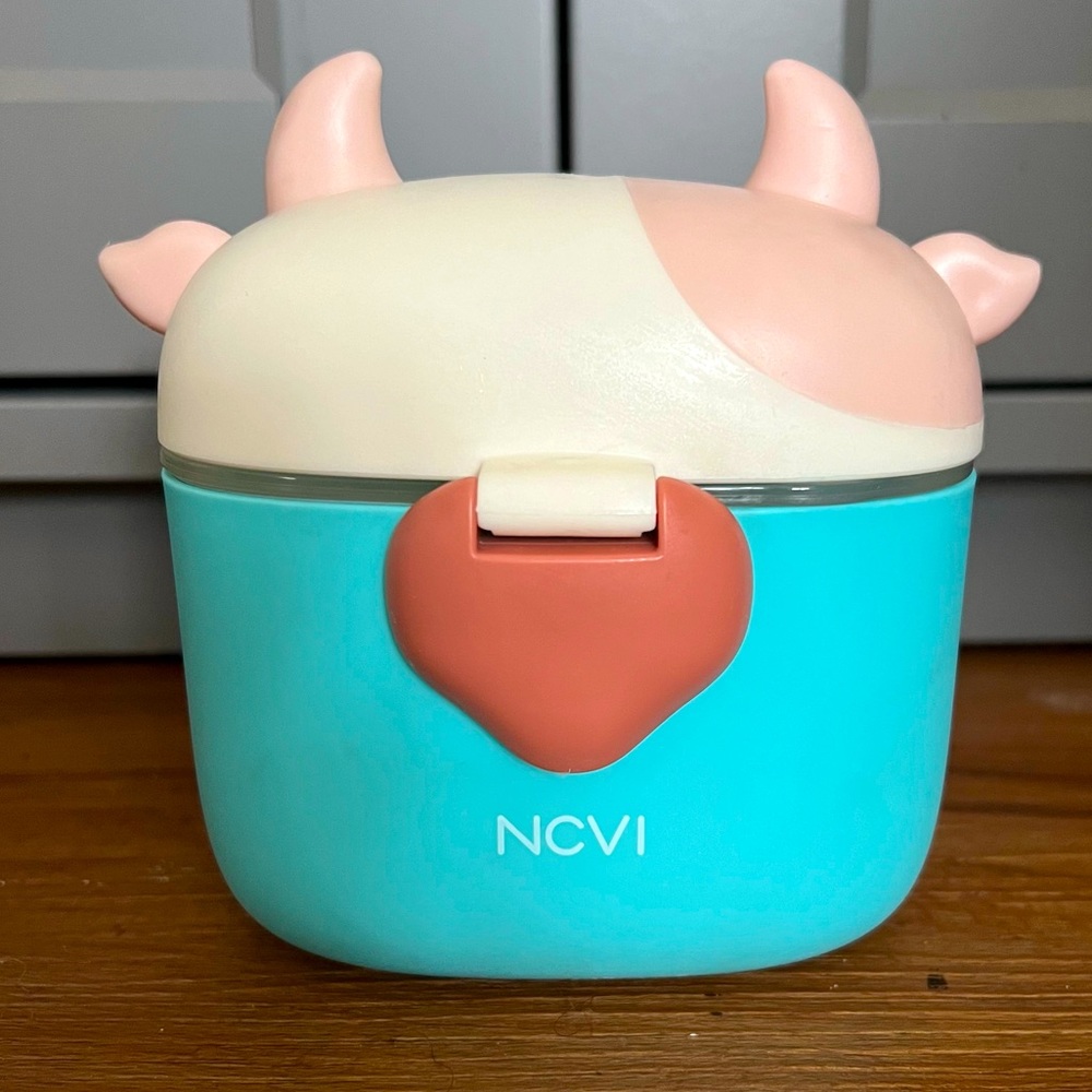 Cow Baby Formula Dispenser